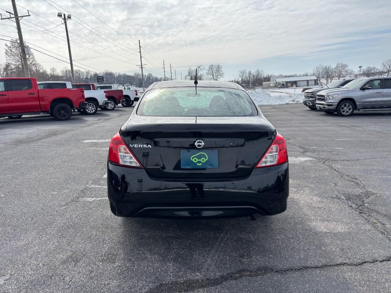 Nissan Versa Sedan Vehicle Full-screen Gallery Image 4