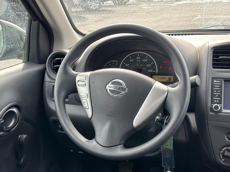 Nissan Versa Sedan Vehicle Full-screen Gallery Image 12