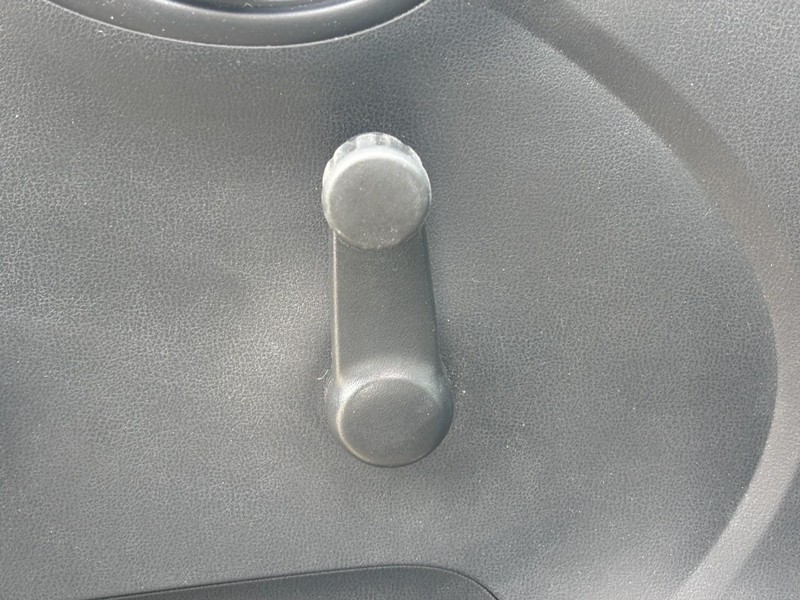 Nissan Versa Sedan Vehicle Full-screen Gallery Image 17