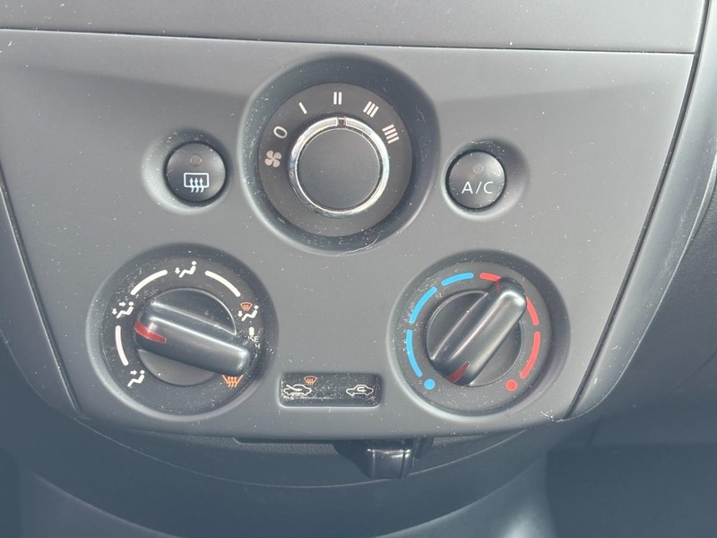 Nissan Versa Sedan Vehicle Full-screen Gallery Image 25