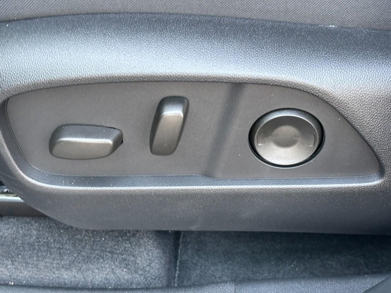 Chevrolet Equinox Vehicle Full-screen Gallery Image 10