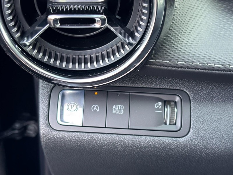 Chevrolet Equinox Vehicle Full-screen Gallery Image 12