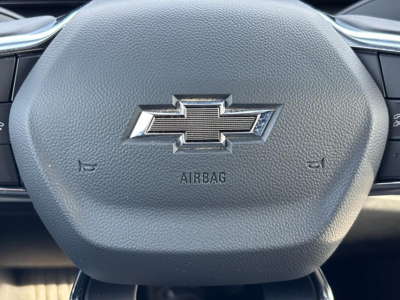 Chevrolet Equinox Vehicle Full-screen Gallery Image 14