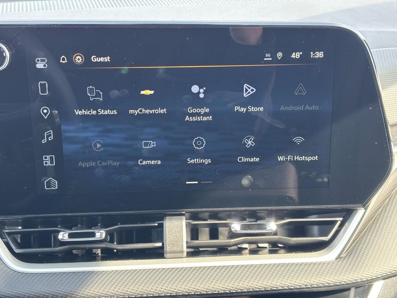 Chevrolet Equinox Vehicle Full-screen Gallery Image 17