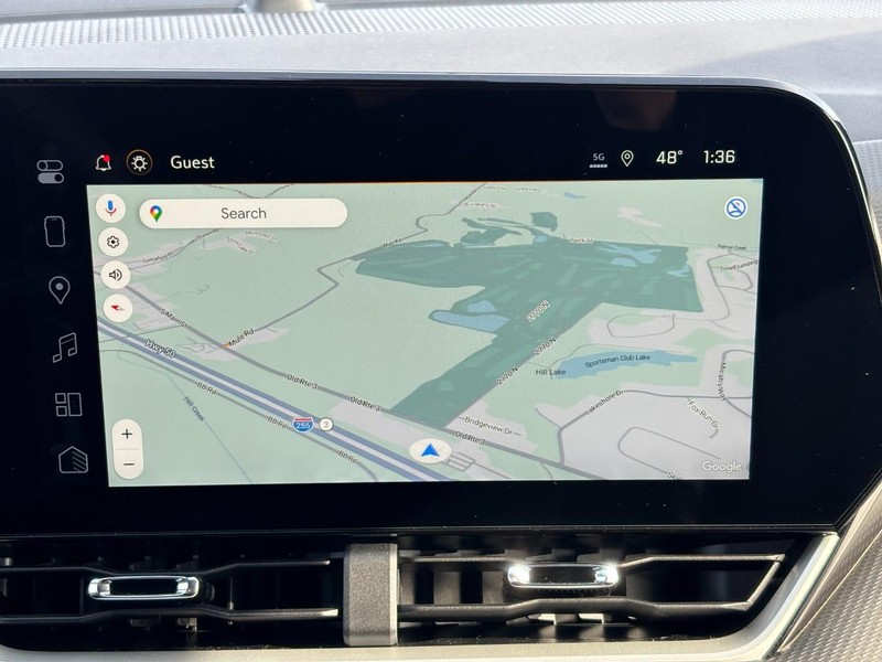 Chevrolet Equinox Vehicle Full-screen Gallery Image 18