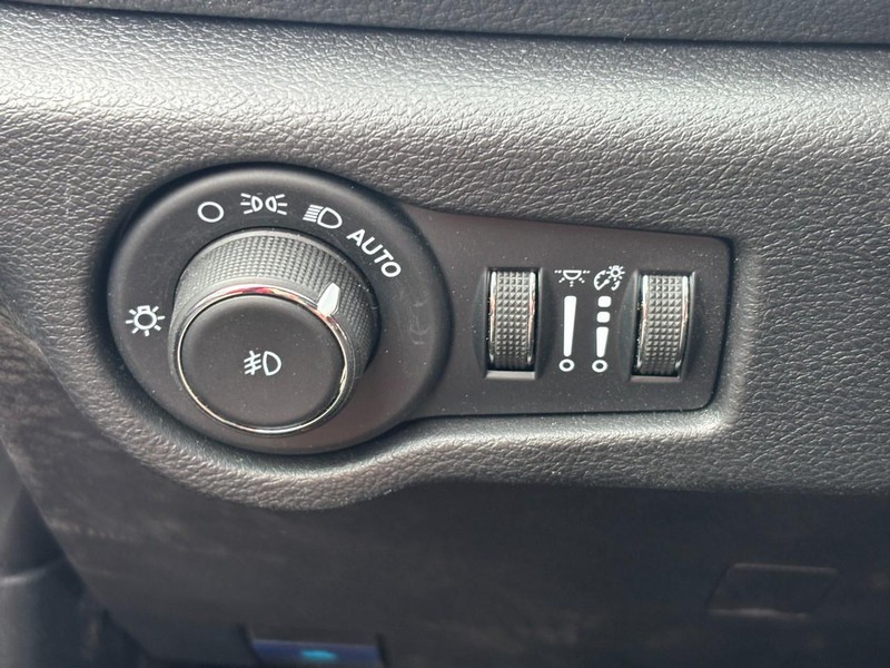 Chrysler Pacifica Vehicle Full-screen Gallery Image 17