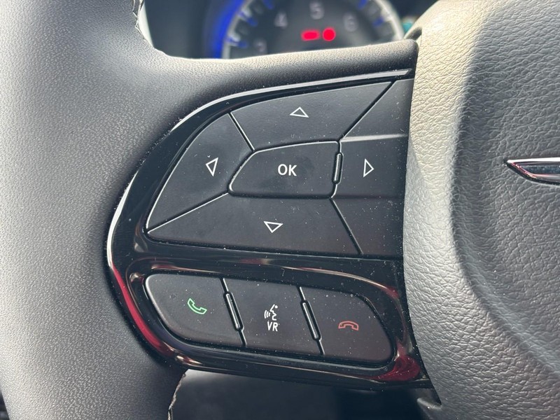 Chrysler Pacifica Vehicle Full-screen Gallery Image 18