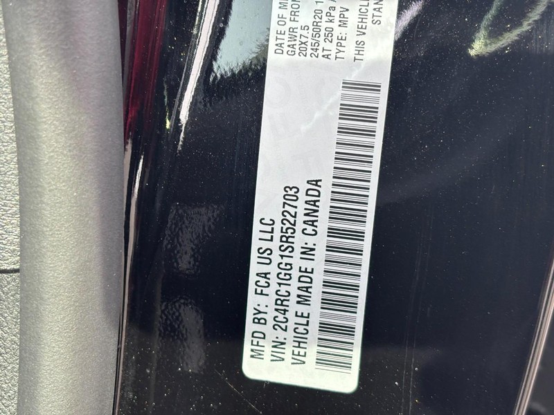 Chrysler Pacifica Vehicle Full-screen Gallery Image 26