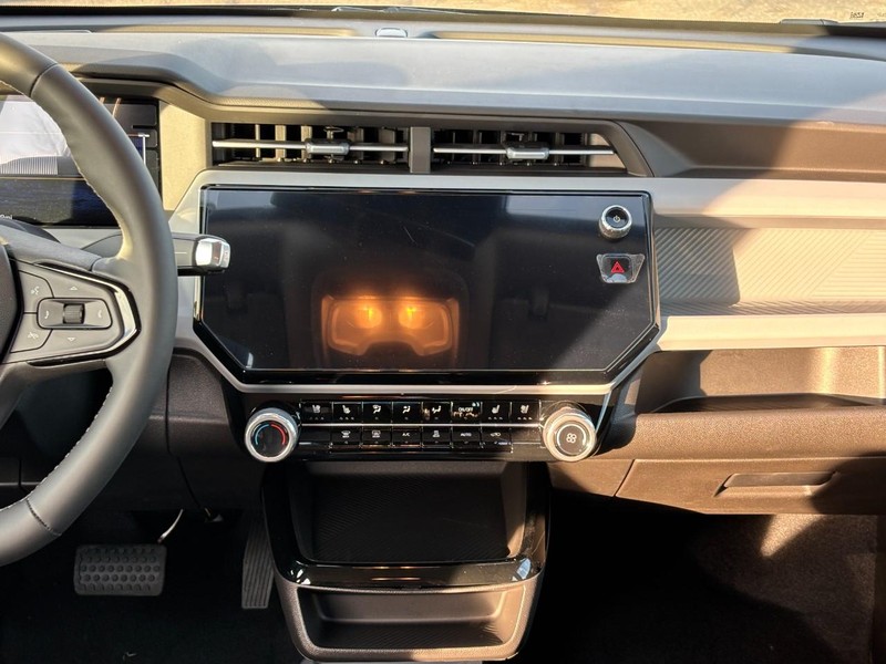 Chevrolet Bolt Vehicle Full-screen Gallery Image 8