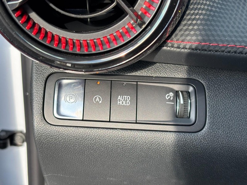 Chevrolet Equinox Vehicle Full-screen Gallery Image 12