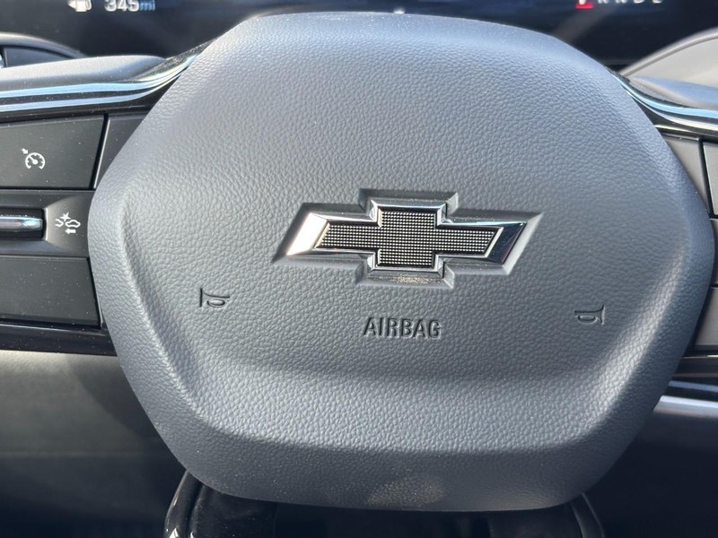 Chevrolet Equinox Vehicle Full-screen Gallery Image 14