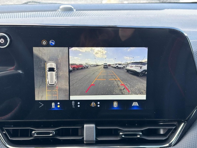 Chevrolet Equinox Vehicle Full-screen Gallery Image 19