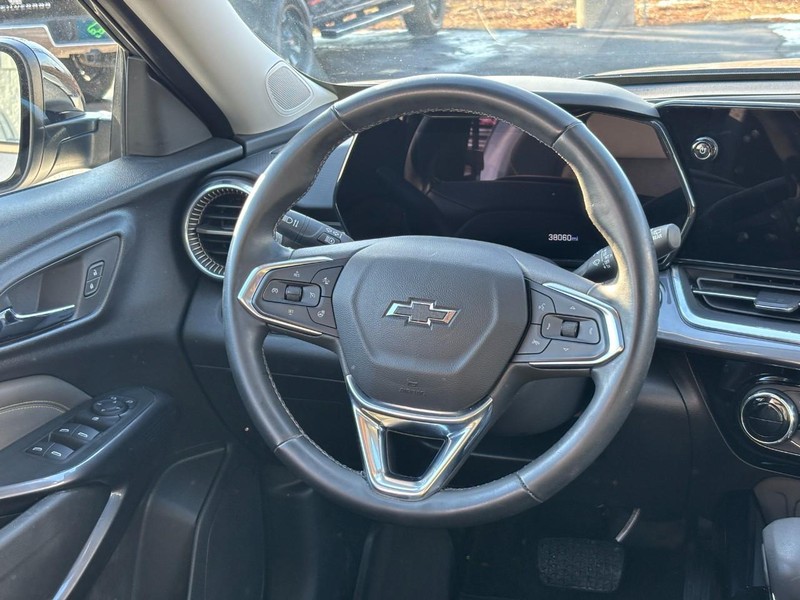 Chevrolet Trax Vehicle Full-screen Gallery Image 12