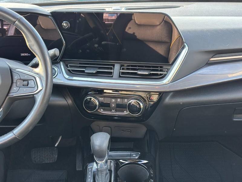 Chevrolet Trax Vehicle Full-screen Gallery Image 13