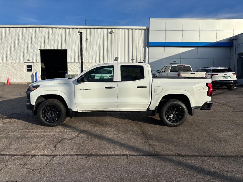 Chevrolet Colorado Vehicle Full-screen Gallery Image 2