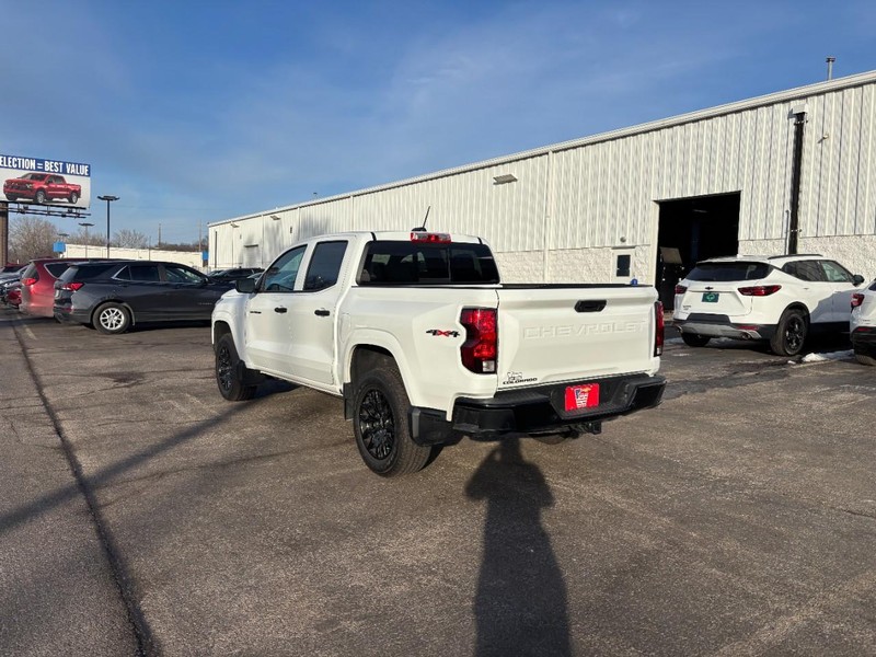 Chevrolet Colorado Vehicle Full-screen Gallery Image 3