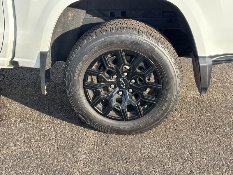 Chevrolet Colorado Vehicle Full-screen Gallery Image 4