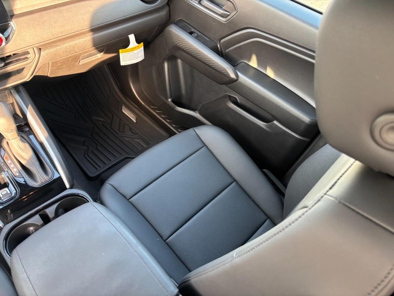 Chevrolet Colorado Vehicle Full-screen Gallery Image 9