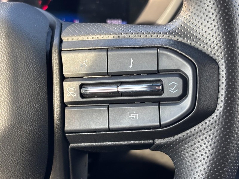 Chevrolet Colorado Vehicle Full-screen Gallery Image 14