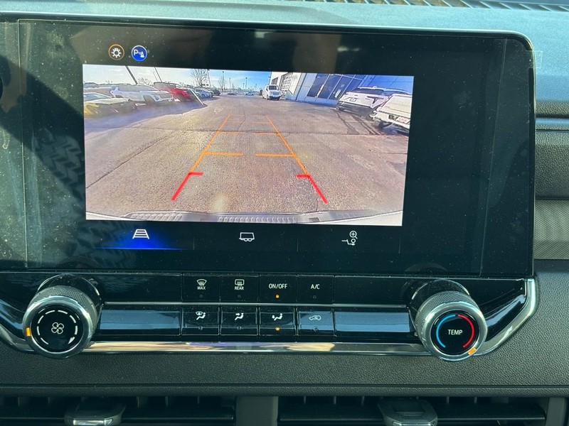 Chevrolet Colorado Vehicle Full-screen Gallery Image 18