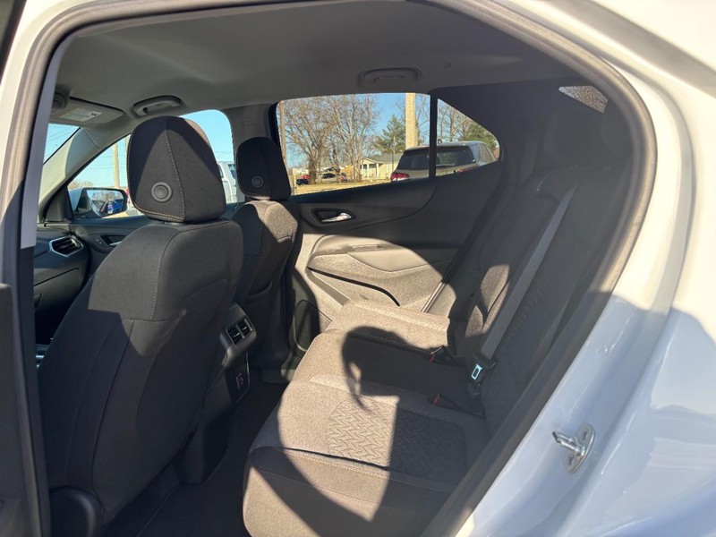 Chevrolet Equinox Vehicle Full-screen Gallery Image 10