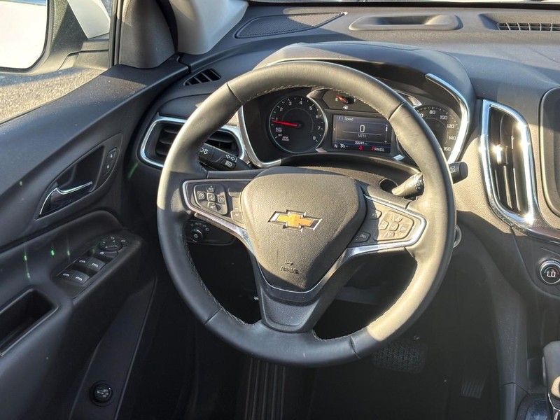 Chevrolet Equinox Vehicle Full-screen Gallery Image 12