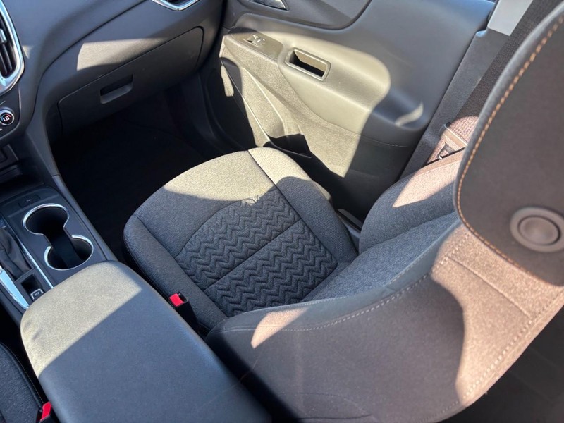 Chevrolet Equinox Vehicle Full-screen Gallery Image 14