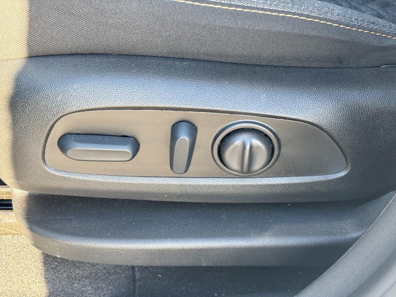 Chevrolet Equinox Vehicle Full-screen Gallery Image 15