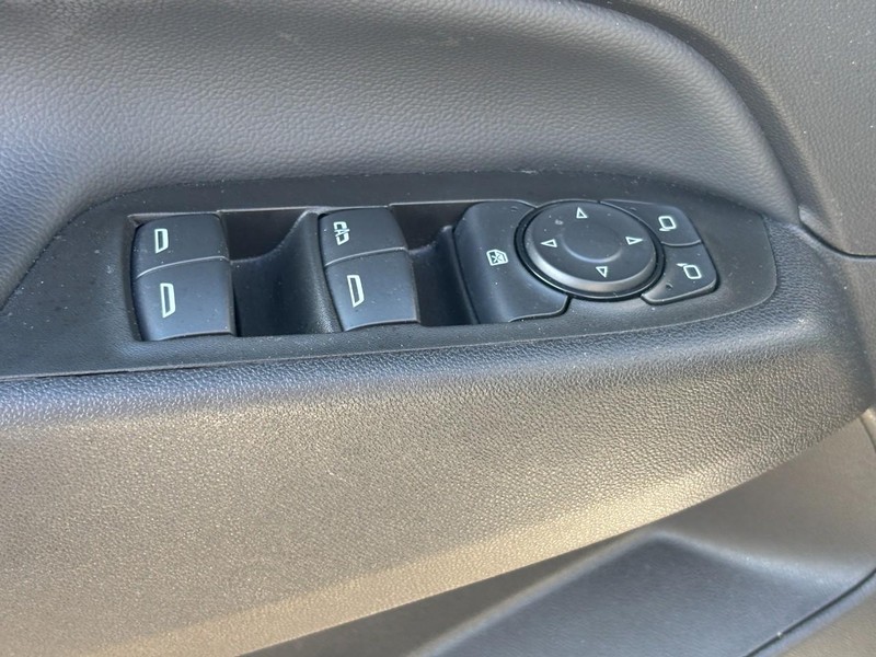 Chevrolet Equinox Vehicle Full-screen Gallery Image 16