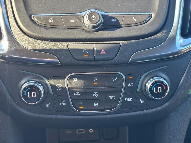 Chevrolet Equinox Vehicle Full-screen Gallery Image 23