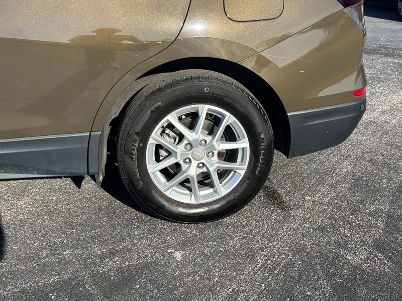 Chevrolet Equinox Vehicle Full-screen Gallery Image 9