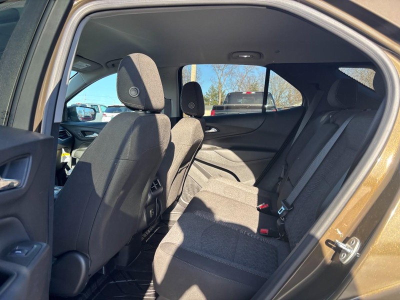 Chevrolet Equinox Vehicle Full-screen Gallery Image 10