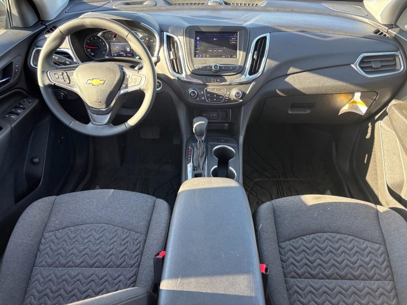 Chevrolet Equinox Vehicle Full-screen Gallery Image 11