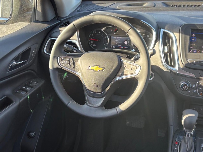 Chevrolet Equinox Vehicle Full-screen Gallery Image 12