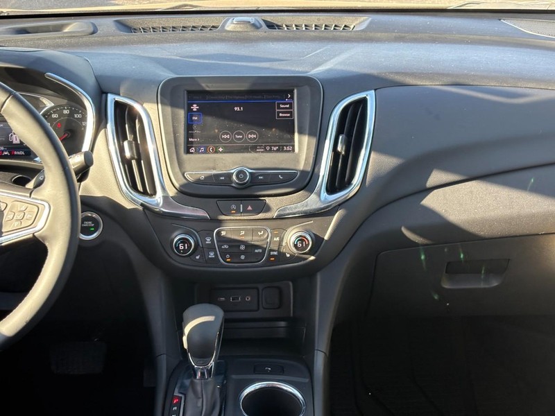 Chevrolet Equinox Vehicle Full-screen Gallery Image 13