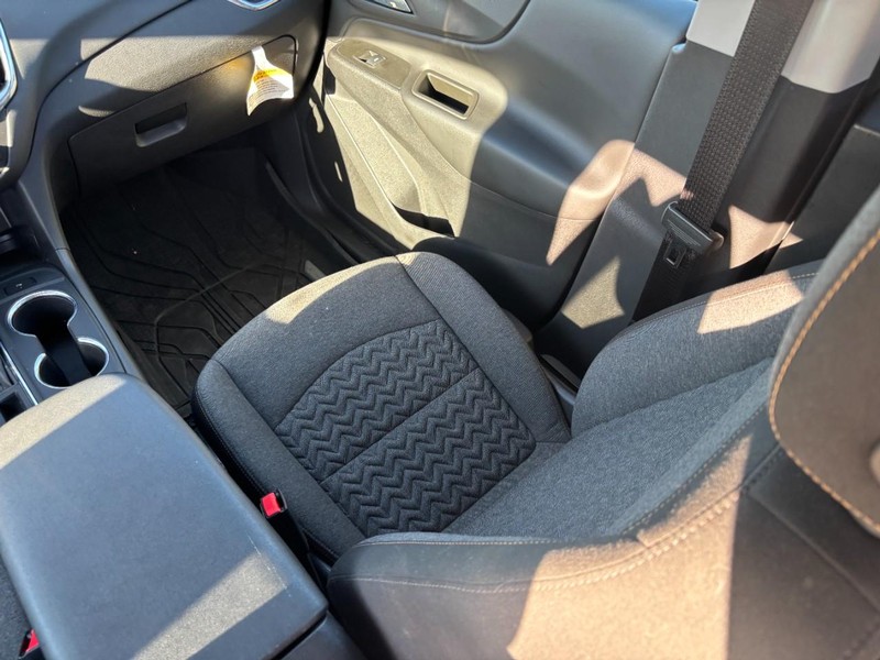 Chevrolet Equinox Vehicle Full-screen Gallery Image 14