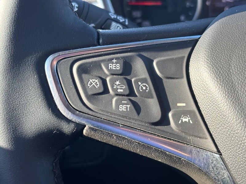 Chevrolet Equinox Vehicle Full-screen Gallery Image 17