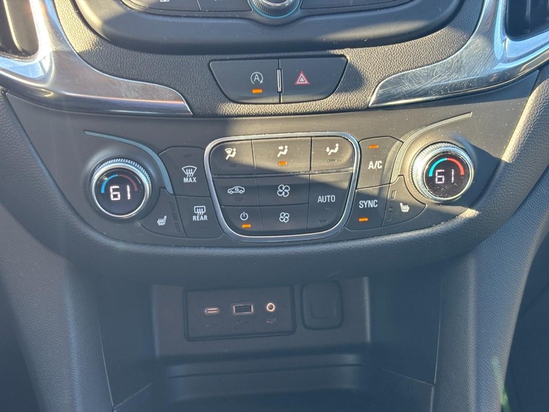 Chevrolet Equinox Vehicle Full-screen Gallery Image 23