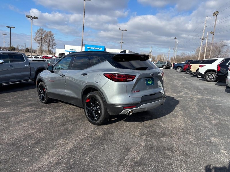 Chevrolet Blazer Vehicle Full-screen Gallery Image 03