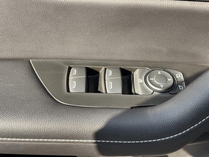 Chevrolet Blazer Vehicle Full-screen Gallery Image 16