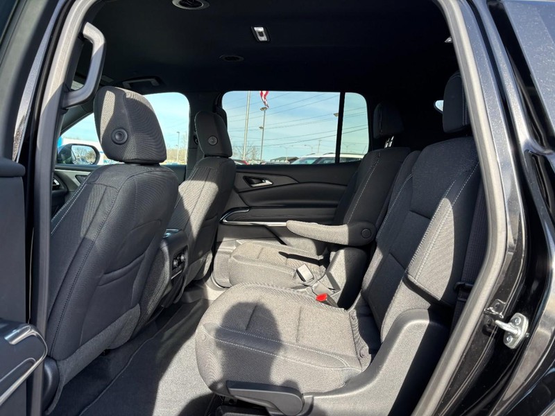 Chevrolet Traverse Vehicle Full-screen Gallery Image 11