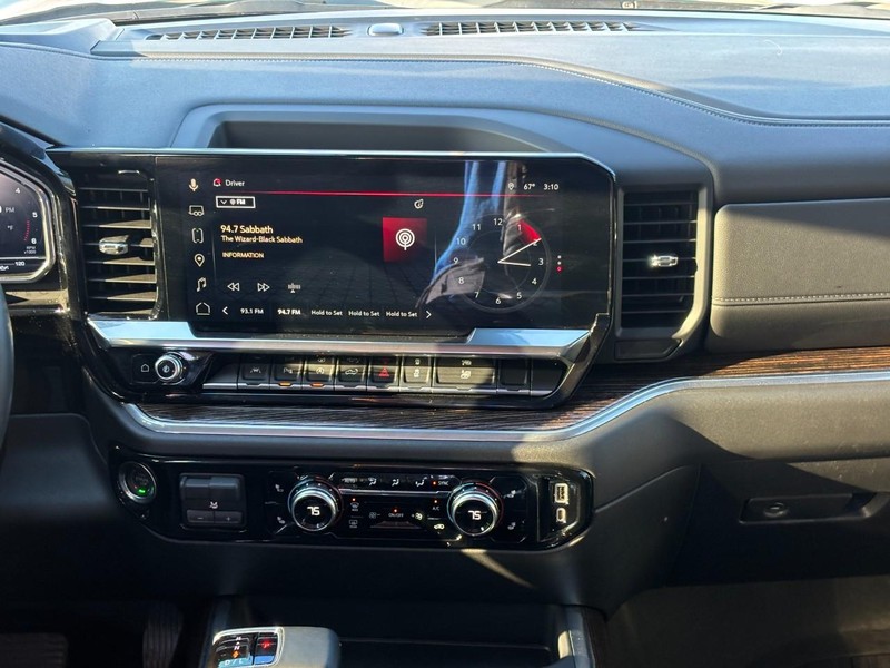 GMC Sierra 1500 Vehicle Full-screen Gallery Image 12