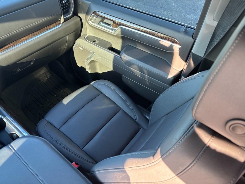 GMC Sierra 1500 Vehicle Full-screen Gallery Image 13