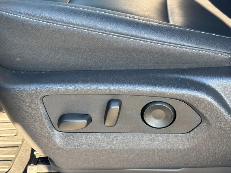 GMC Sierra 1500 Vehicle Full-screen Gallery Image 14