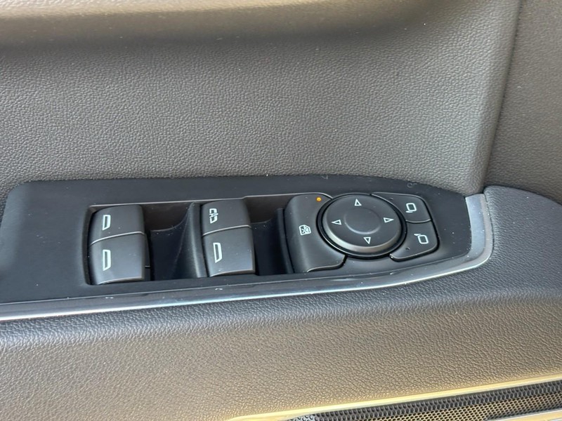 GMC Sierra 1500 Vehicle Full-screen Gallery Image 15