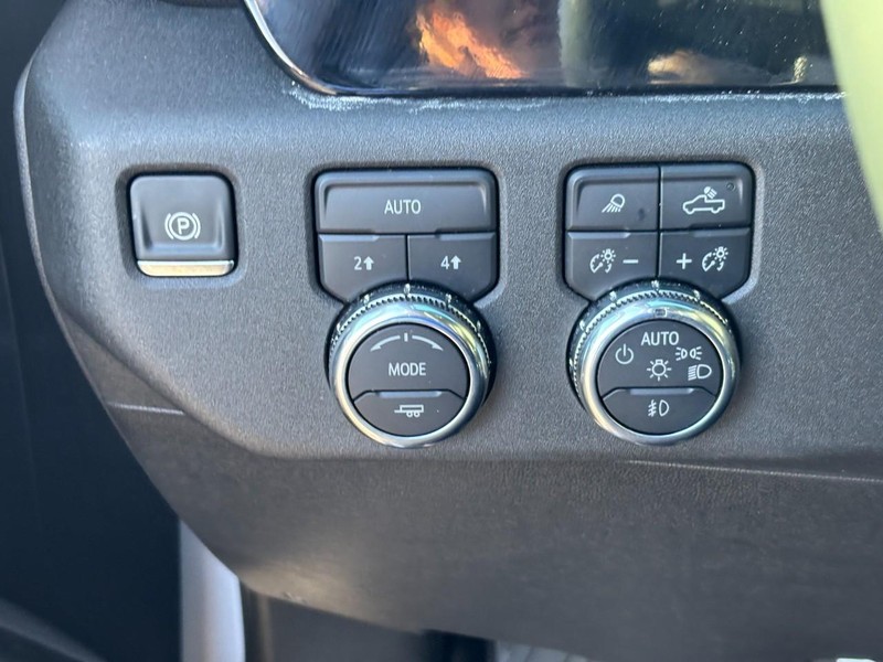 GMC Sierra 1500 Vehicle Full-screen Gallery Image 16