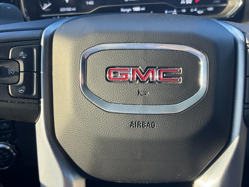 GMC Sierra 1500 Vehicle Full-screen Gallery Image 18