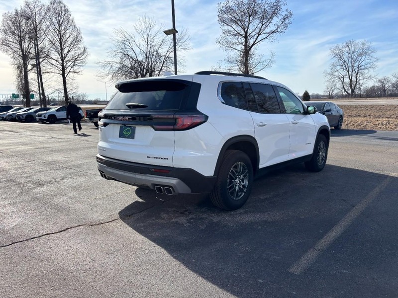 GMC Acadia Vehicle Full-screen Gallery Image 5
