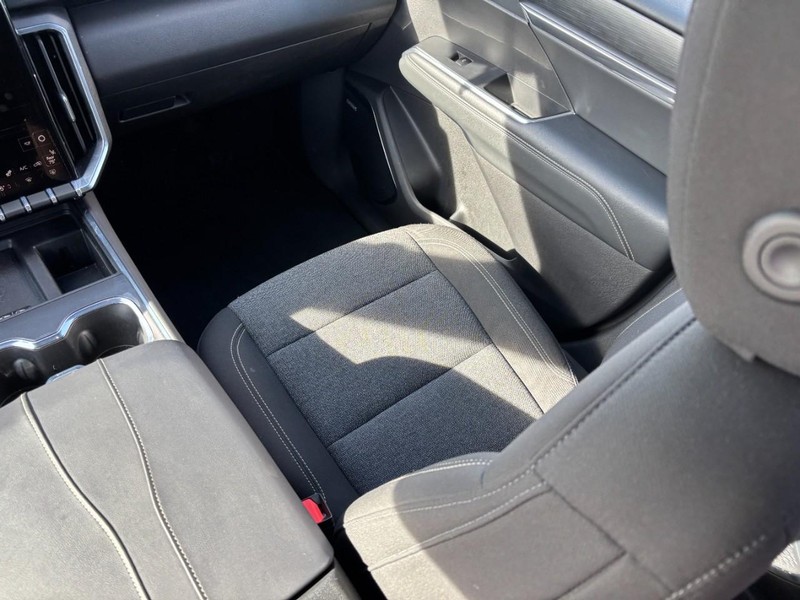 GMC Acadia Vehicle Full-screen Gallery Image 15