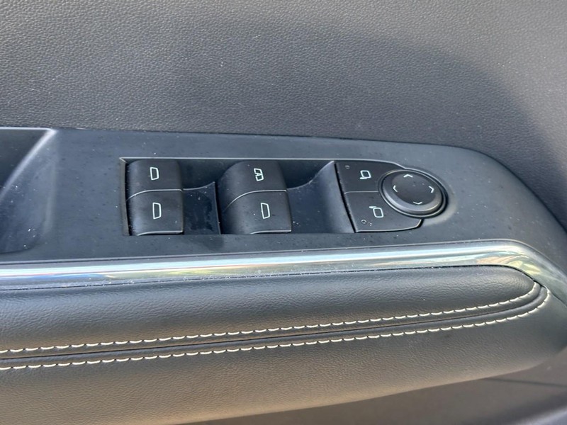 GMC Acadia Vehicle Full-screen Gallery Image 17